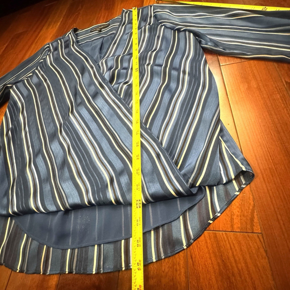 New WHITE HOUSE BLACK MARKET Blue Striped Surplus Shirt Size:M Wrap Blouse - Picture 10 of 13